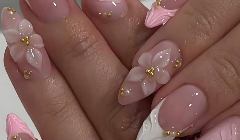 LPOODDNU Press on Nails reusable salon-quality artificial nails with elegant design for quick DIY manicure at home.
